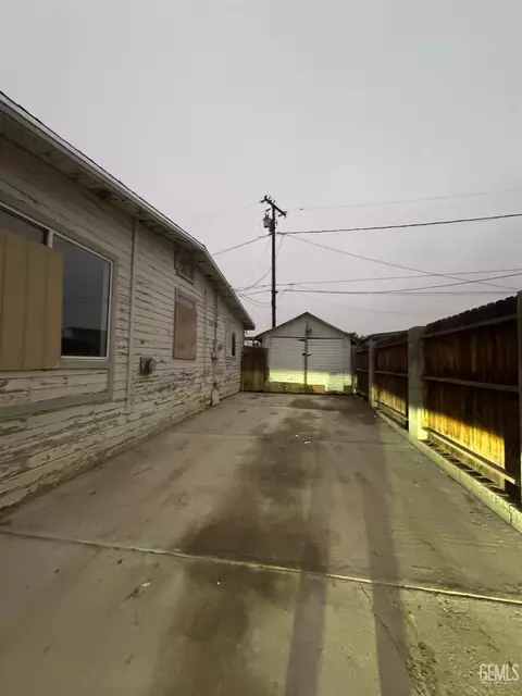119 S Rose Ave, Taft, CA 93268 photo 2