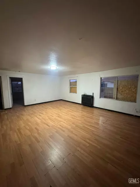 119 S Rose Ave, Taft, CA 93268 photo 3
