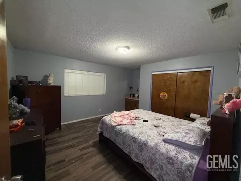 403 W Euclid Ave, Shafter, CA 93263 photo 8