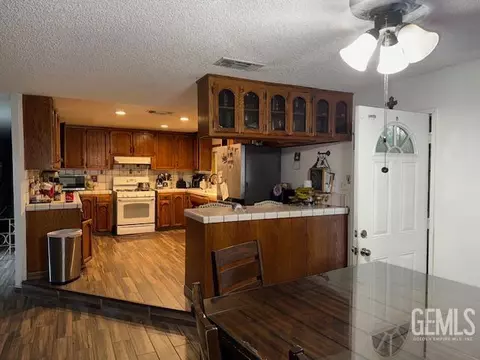 403 W Euclid Ave, Shafter, CA 93263 photo 5