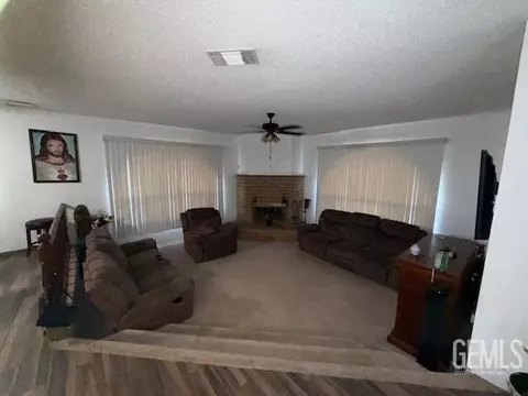 403 W Euclid Ave, Shafter, CA 93263 photo 3