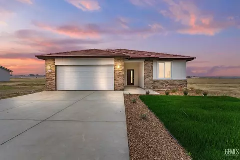 Exterior - 28108 Valley West Rd, Taft, CA 93268 photo 8 of 13