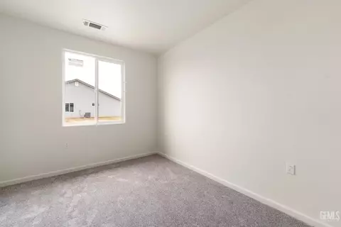 Bedroom - 28108 Valley West Rd, Taft, CA 93268 photo 6 of 8