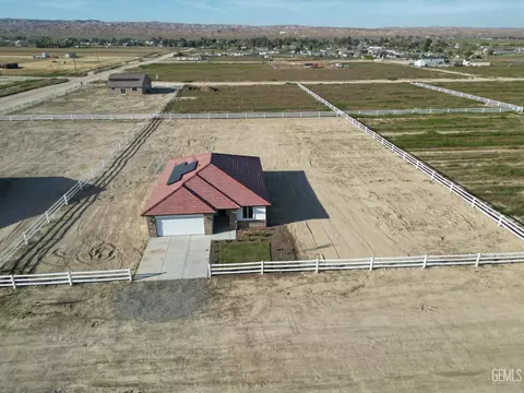 View/Area - 28108 Valley West Rd, Taft, CA 93268 photo 2 of 5