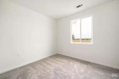 Bedroom - 28108 Valley West Rd, Taft, CA 93268 photo 4 of 8