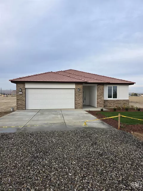 Exterior - 28108 Valley West Rd, Taft, CA 93268 photo 12 of 13