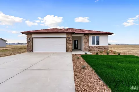 Exterior - 28108 Valley West Rd, Taft, CA 93268 photo 2 of 13