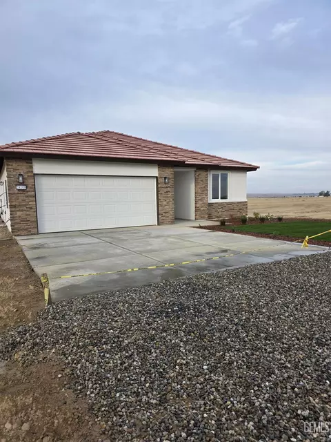 Exterior - 28108 Valley West Rd, Taft, CA 93268 photo 10 of 13