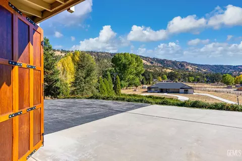 24301 Silver Creek Way, Tehachapi, CA 93561 photo 8