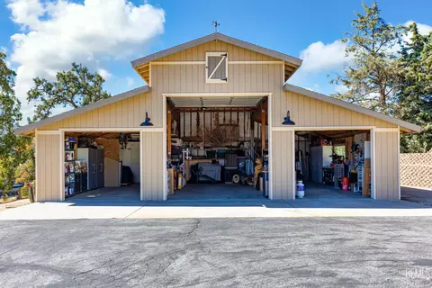 24301 Silver Creek Way, Tehachapi, CA 93561 photo 2