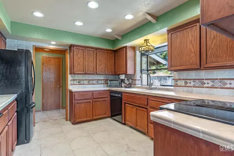 24301 Silver Creek Way, Tehachapi, CA 93561 photo 19