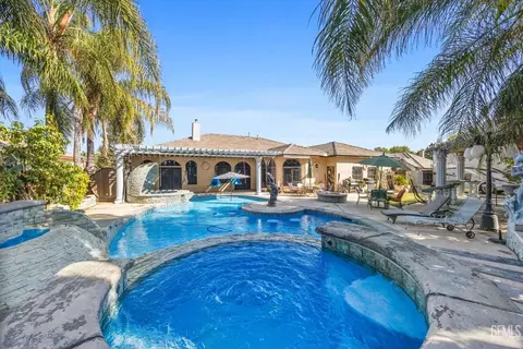 Exterior - 901 Katie Ct, Shafter, CA 93263 photo 13 of 14