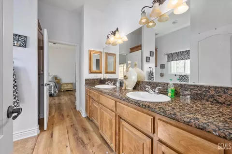 Entry Way - 901 Katie Ct, Shafter, CA 93263 photo 6 of 6