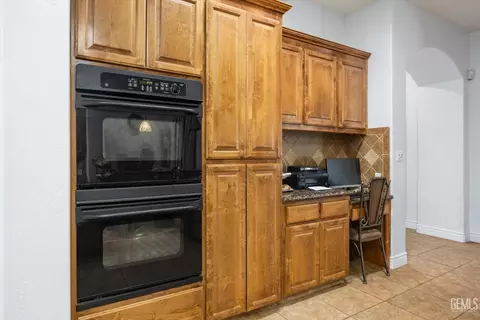Kitchen - 901 Katie Ct, Shafter, CA 93263 photo 4 of 5