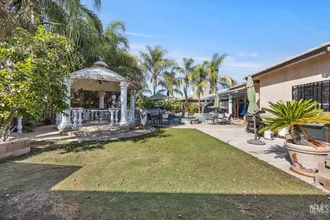 Exterior - 901 Katie Ct, Shafter, CA 93263 photo 10 of 14