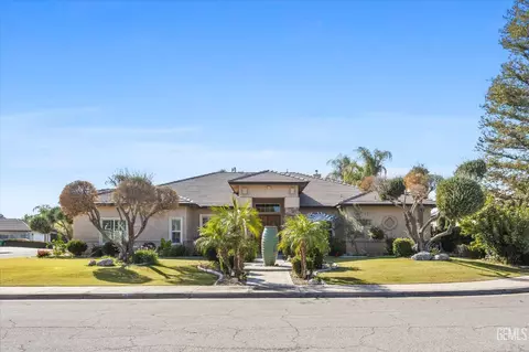 Exterior - 901 Katie Ct, Shafter, CA 93263 photo 3 of 14