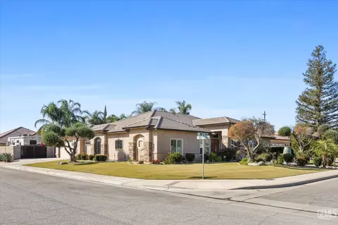 Exterior - 901 Katie Ct, Shafter, CA 93263 photo 4 of 14