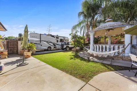 Exterior - 901 Katie Ct, Shafter, CA 93263 photo 9 of 14