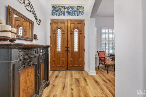 Entry Way - 901 Katie Ct, Shafter, CA 93263 photo 2 of 6