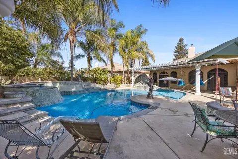 Exterior - 901 Katie Ct, Shafter, CA 93263 photo 12 of 14