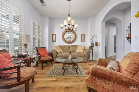 Living - 901 Katie Ct, Shafter, CA 93263 photo 4 of 4