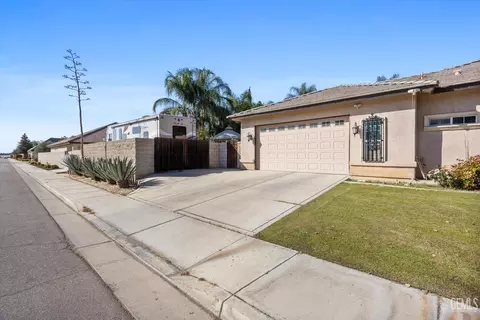 Exterior - 901 Katie Ct, Shafter, CA 93263 photo 5 of 14