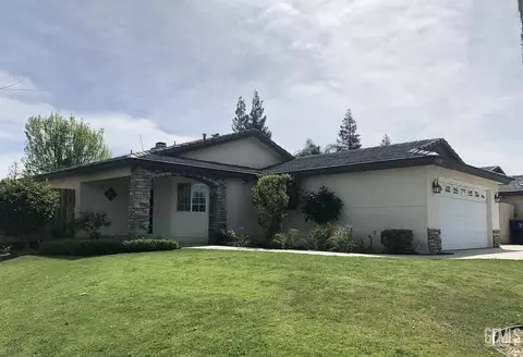 10201 Iroquois Ln, Bakersfield, CA 93312