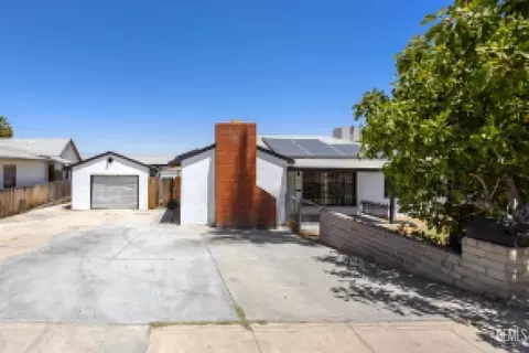 Other - 704 B St, Taft, CA 93268 photo 2 of 7