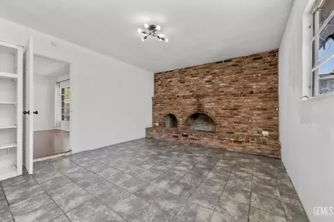 Living - 704 B St, Taft, CA 93268 photo 3 of 3