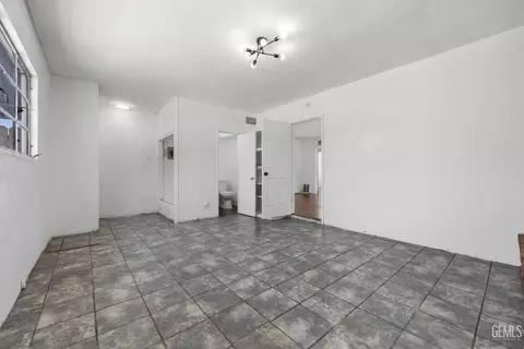 Other - 704 B St, Taft, CA 93268 photo 5 of 7