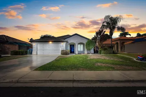 6607 Radio Flyer Dr, Bakersfield, CA 93312