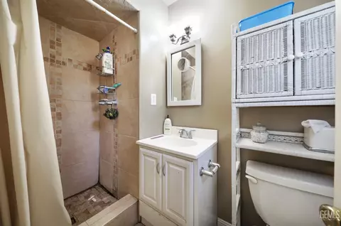 Bath - 140 Langford Ave, Arvin, CA 93203 photo 1 of 2