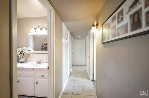 Entry Way - 140 Langford Ave, Arvin, CA 93203 photo 3 of 3