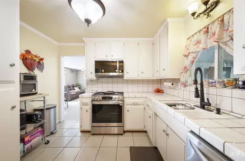 Kitchen - 140 Langford Ave, Arvin, CA 93203 photo 1 of 2