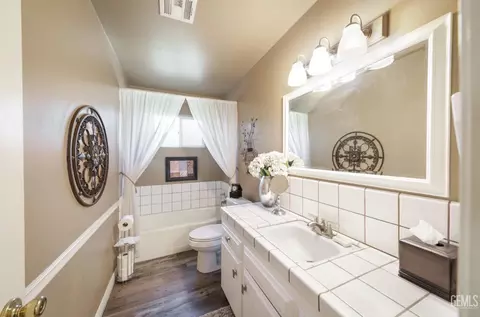 Bath - 140 Langford Ave, Arvin, CA 93203 photo 2 of 2