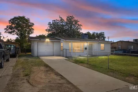 1520 Airport Dr, Bakersfield, CA 93308