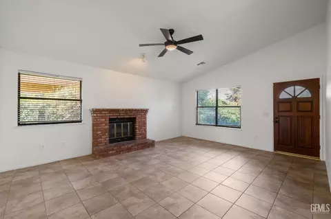 Living - 4101 Thatch Ave, Bakersfield, CA 93313 photo 2 of 7