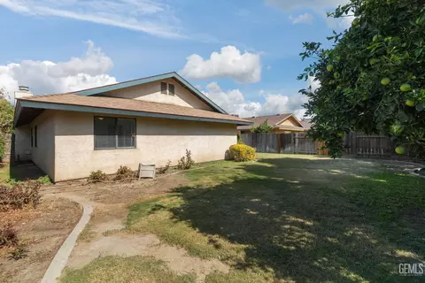 Exterior - 4101 Thatch Ave, Bakersfield, CA 93313 photo 8 of 9