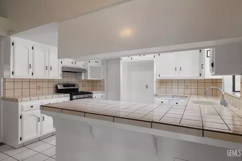 Kitchen - 4101 Thatch Ave, Bakersfield, CA 93313 photo 2 of 4
