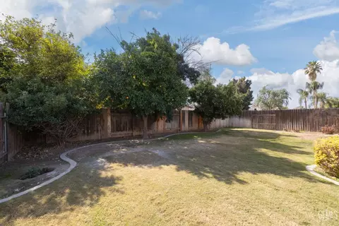 Exterior - 4101 Thatch Ave, Bakersfield, CA 93313 photo 6 of 9