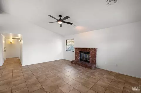 Living - 4101 Thatch Ave, Bakersfield, CA 93313 photo 1 of 7