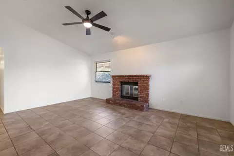 Living - 4101 Thatch Ave, Bakersfield, CA 93313 photo 3 of 7