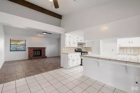 Living - 4101 Thatch Ave, Bakersfield, CA 93313 photo 7 of 7