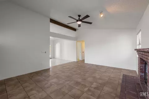 Living - 4101 Thatch Ave, Bakersfield, CA 93313 photo 4 of 7
