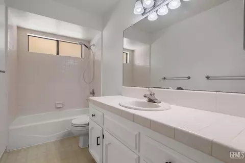 Bath - 4101 Thatch Ave, Bakersfield, CA 93313 photo 3 of 3