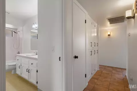 Entry Way - 4101 Thatch Ave, Bakersfield, CA 93313 photo 1 of 1