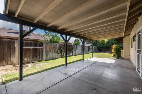 Exterior - 4101 Thatch Ave, Bakersfield, CA 93313 photo 4 of 9