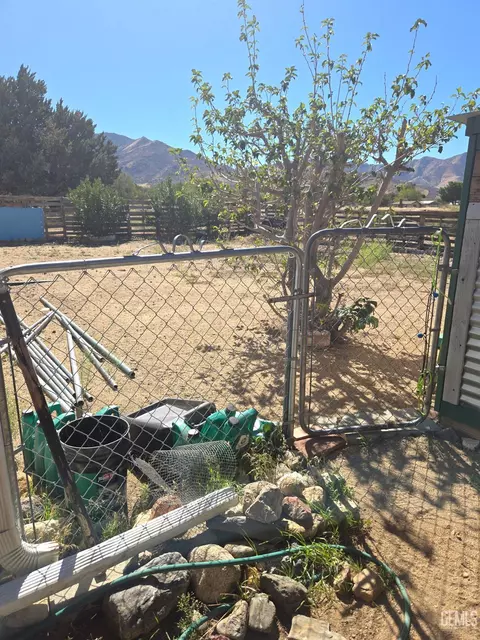 9005 Apache, Weldon, CA 93283 photo 20