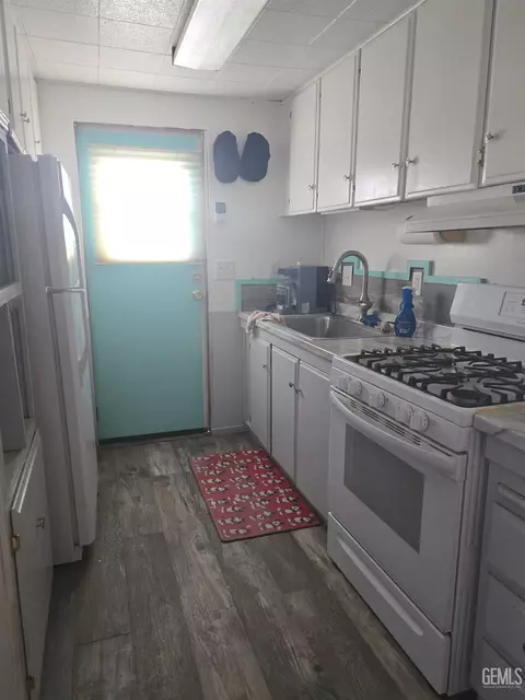 9005 Apache, Weldon, CA 93283 photo 4