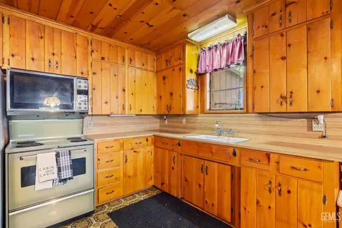 Kitchen - 45888 Booth Ave, Posey, CA 93260 photo 3 of 4